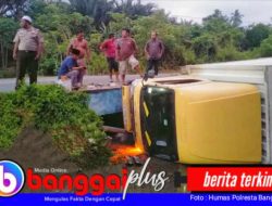 Truk Paket Shopee Tergelincir ke Sungai Desa Manyula Kintom, Pengemudi Selamat