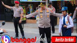 Tak Hanya Memimpin Dari Balik Meja, Namun Kapolresta Banggai Turun Langsung Mengurai Lalulintas