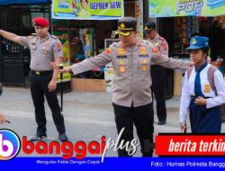 Tak Hanya Memimpin Dari Balik Meja, Namun Kapolresta Banggai Turun Langsung Mengurai Lalulintas