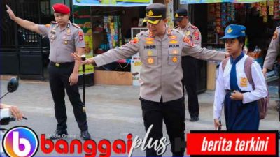 Tak Hanya Memimpin Dari Balik Meja, Namun Kapolresta Banggai Turun Langsung Mengurai Lalulintas